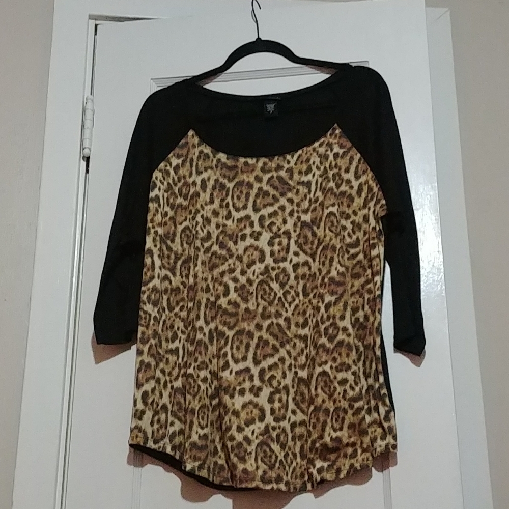 black and leopard tee